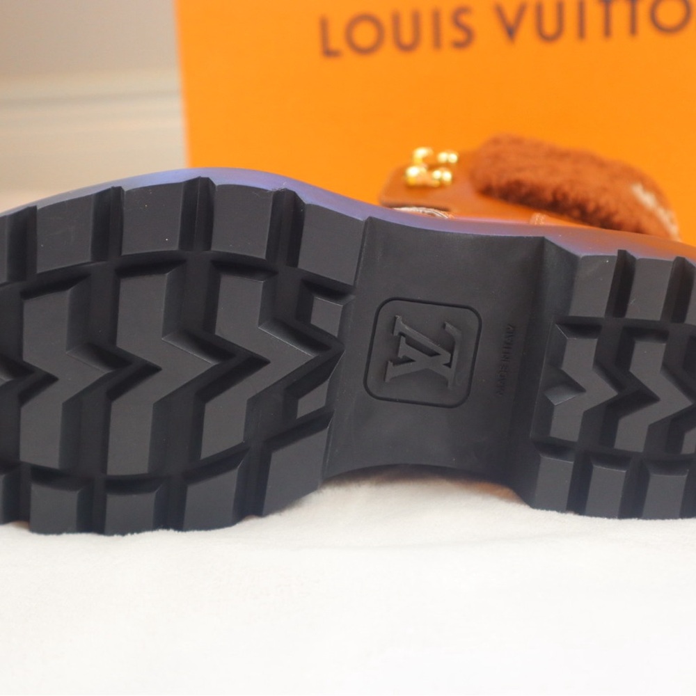 Louis Vuitton Territory Shearling Flat Ranger Boots - Picture 16 of 16